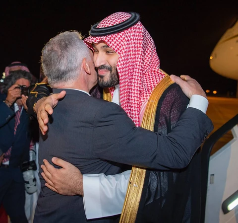 سمو سيدي ولي العهد يصل العاصمة عمّان وفي مقدمة مستقبليه جلالة ملك الأردن