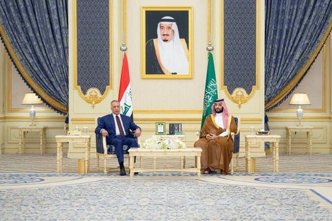 سمو سيدي ولي العهد يجتمع في قصر السلام بجدة مع رئيس وزراء العراق