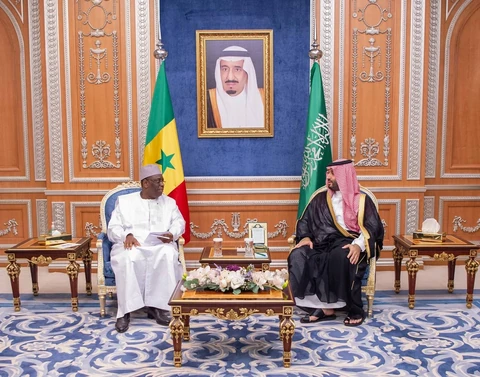 سمو سيدي ولي العهد يستقبل رئيس جمهورية السنغال ويستعرضان العلاقات الثنائية.