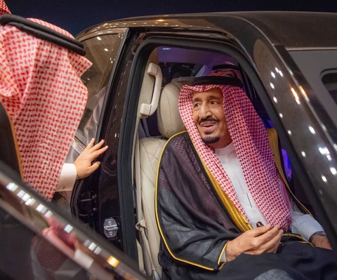 سيدي خادم الحرمين الشريفين يصل إلى الرياض قادماً من جدة
