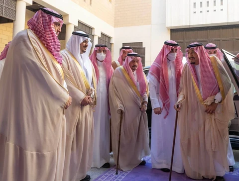 سيدي خادم الحرمين الشريفين يزور منطقة قصر الحكم في مدينة الرياض