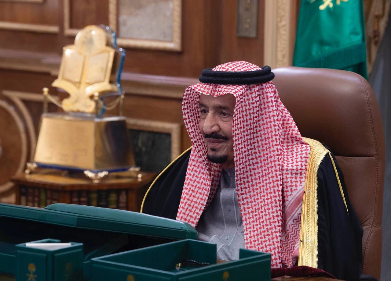 سيدي خادم الحرمين الشريفين يرأس جلسة مجلس الوزراء عبر الاتصال المرئي - صورة 1