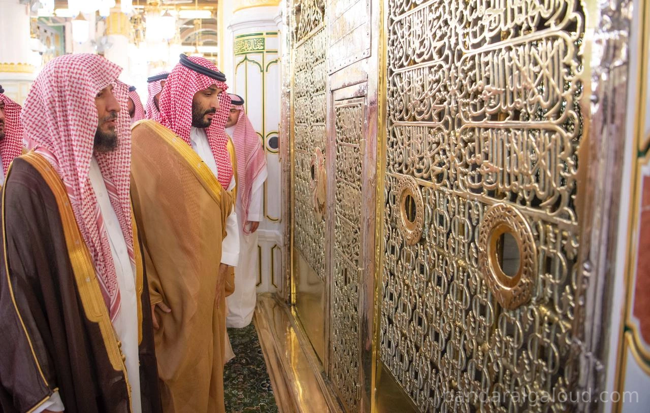 سمو سيدي ولي العهد يزور المسجد النبوي ويتشرف بالسلام على رسول الله ﷺ - صورة 1