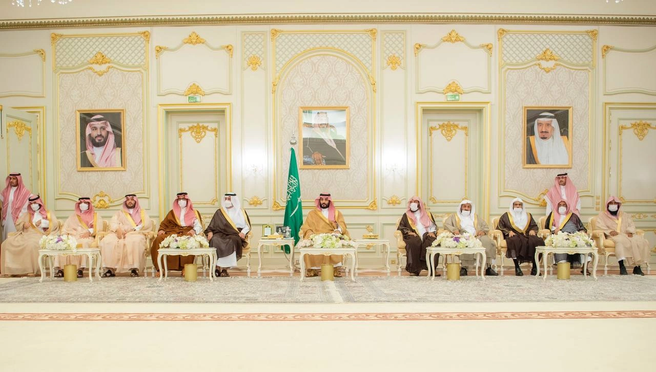 سمو سيدي ولي العهد يستقبل أصحاب الفضيلة والعلماء والمواطنين بالمدينة المنورة - Photo 1