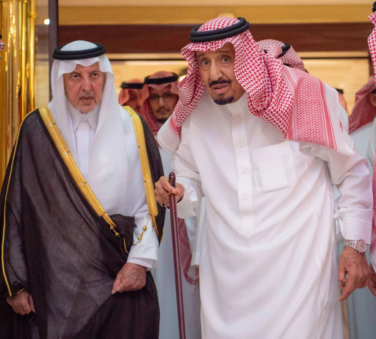 خادم الحرمين الشريفين يغادر مستشفى الملك فيصل بجدة بعد استكمال الخطة العلاجية - صورة 1