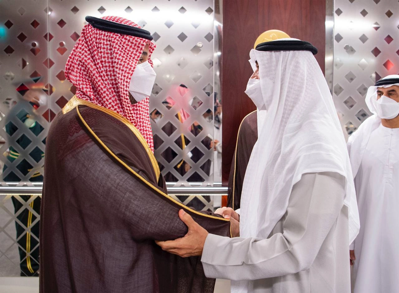 سمو سيدي ولي العهد يقدم واجب العزاء في وفاة الشيخ خليفة بن زايد رحمه الله - صورة 1