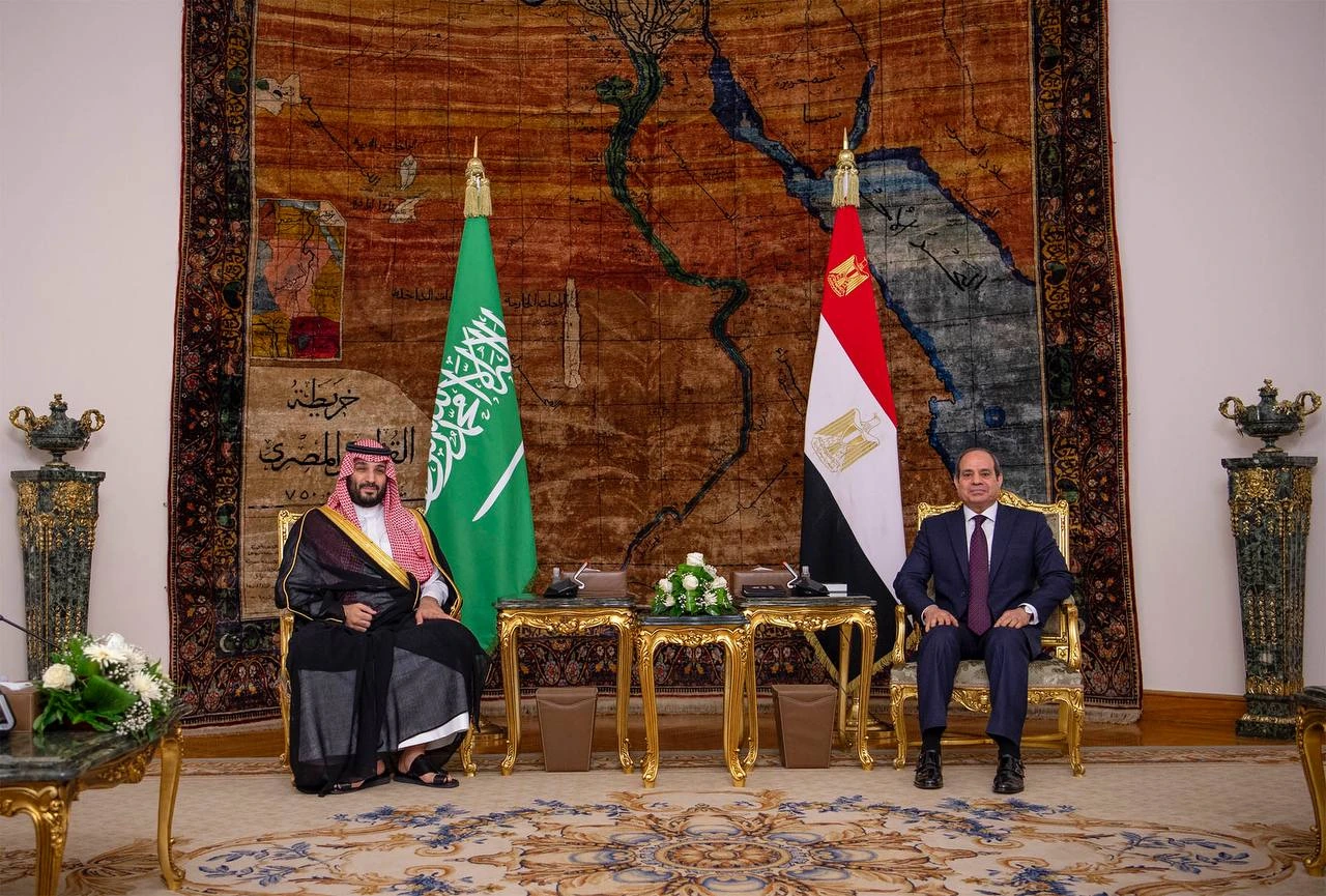 سمو سيدي ولي العهد ورئيس جمهورية مصر يعقدان لقاءً ثنائياً في قصر الاتحادية - Photo 1