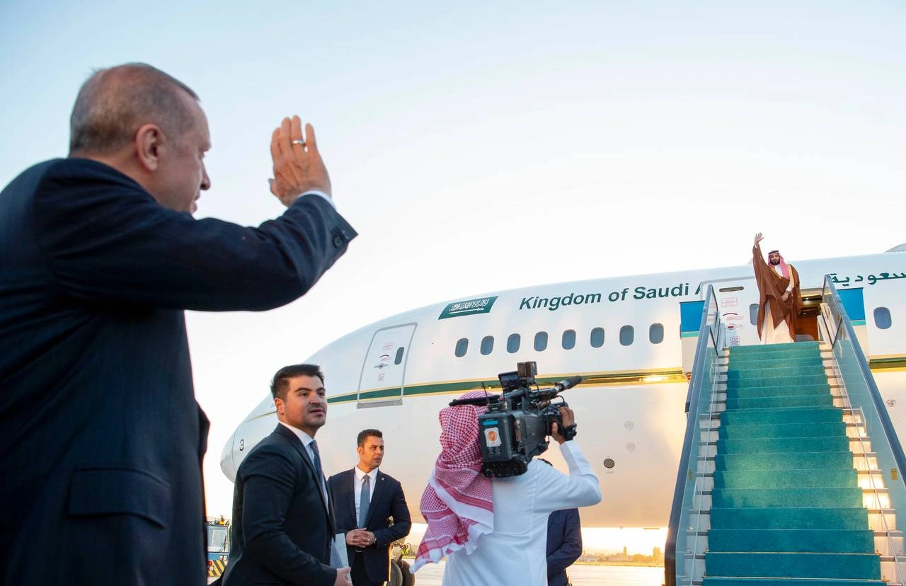 سمو سيدي ولي العهد يغادر العاصمة التركية أنقرة وفي مقدمة مودعيه فخامة رئيس جمهورية تركيا - Photo 1
