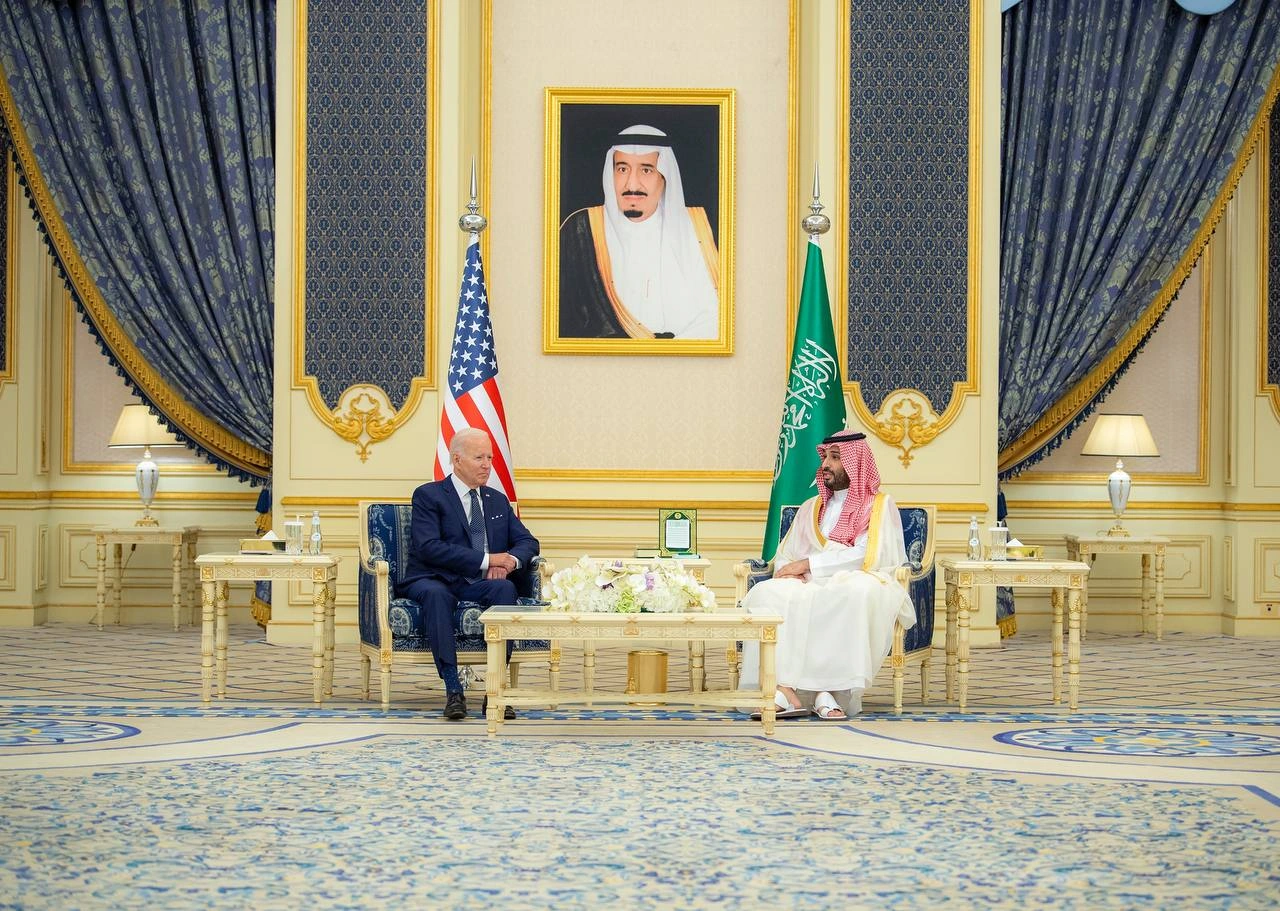 سمو سيدي ولي العهد وفخامة رئيس الولايات المتحدة الأمريكية، يعقدان جلسة مباحثات رسمية، بقصر السلام في جدة - صورة 1