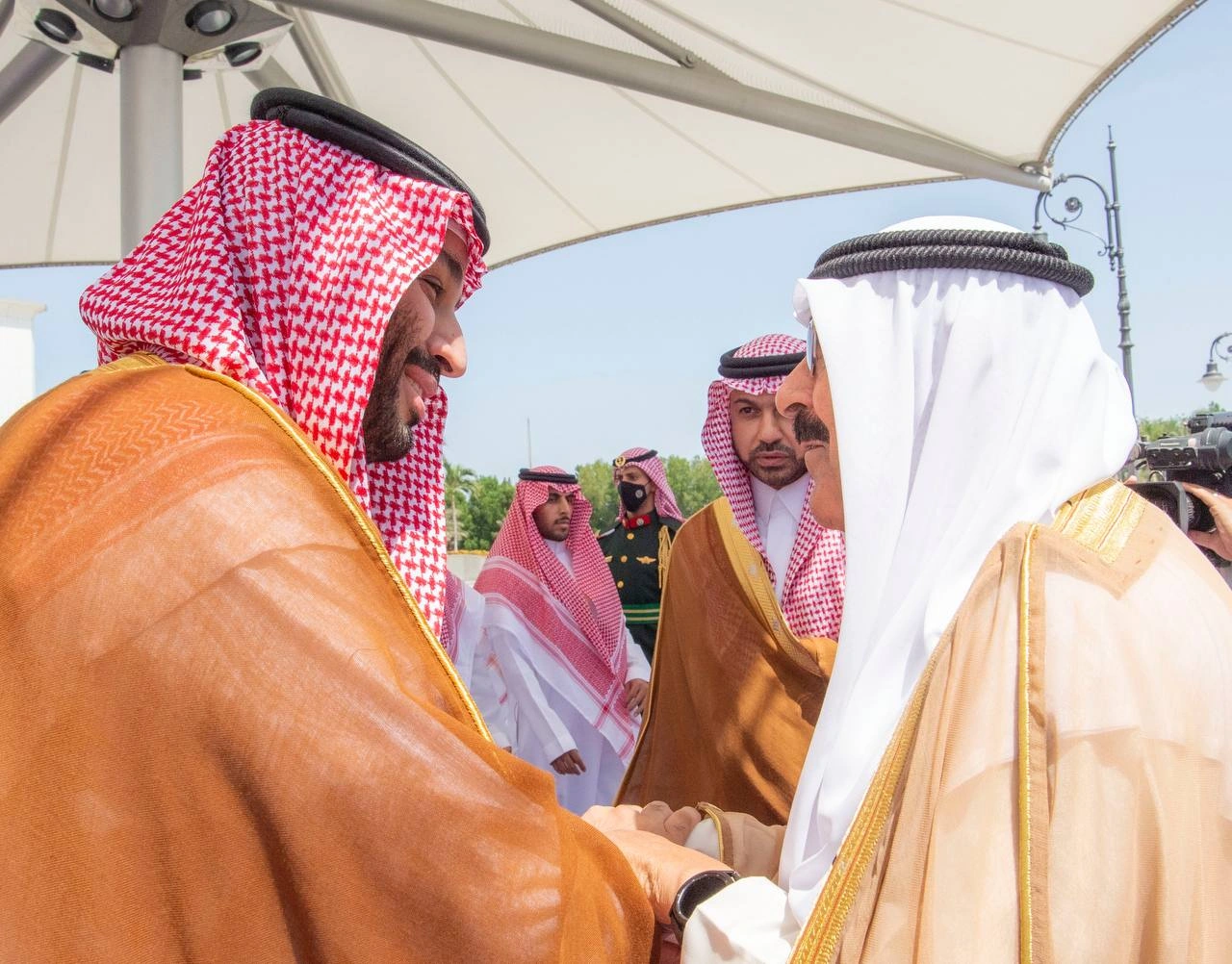 سمو سيدي ولي العهد يستقبل سمو ولي عهد دولة الكويت للمشاركة في قمة جدة - صورة 1