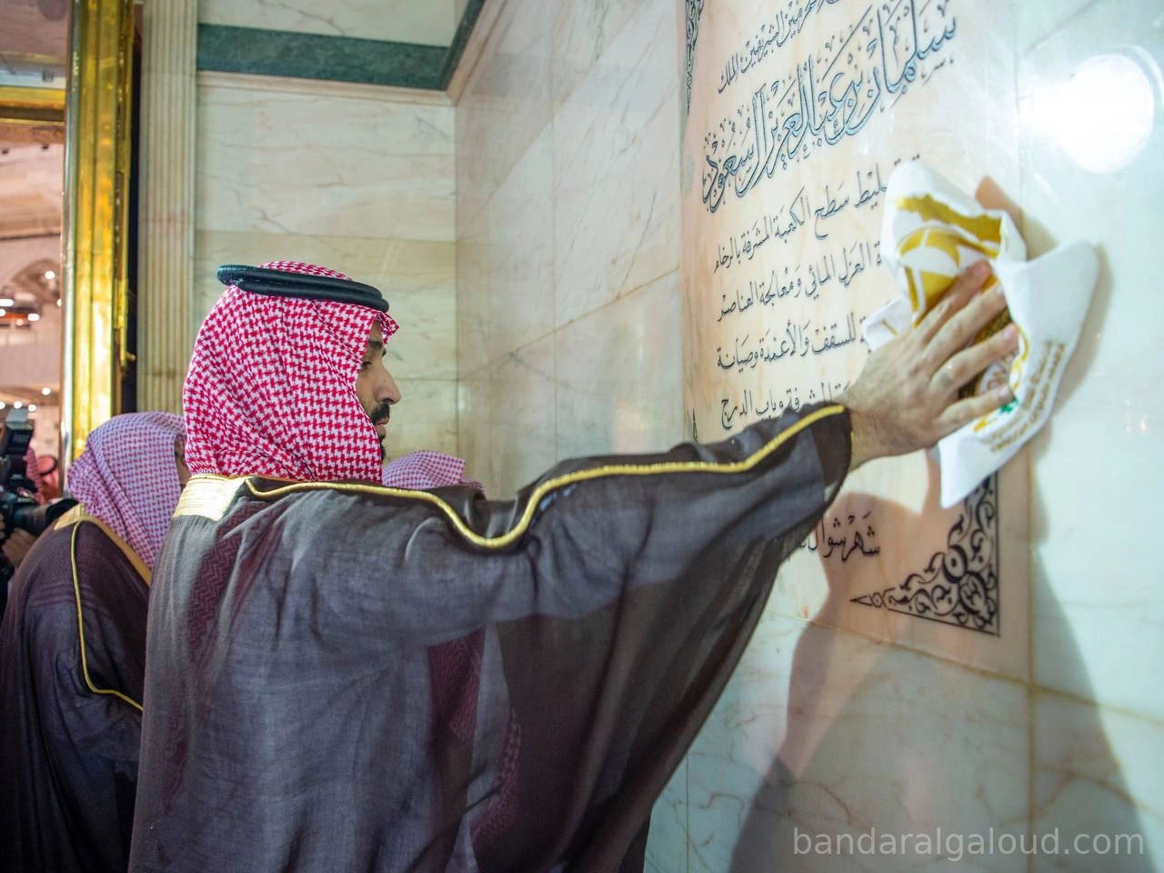 سمو سيدي ولي العهد يتشرف بغسل الكعبة المشرفة نيابة عن سيدي خادم الحرمين الشريفين - Photo 1
