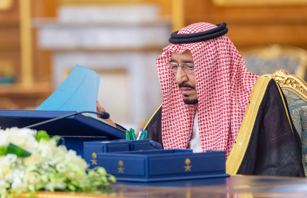 سيدي خادم الحرمين الشريفين يرأس جلسة مجلس الوزراء في قصر السلام بجدة - صورة 1