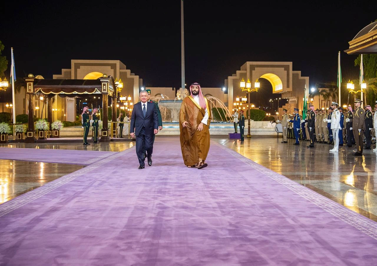 سمو سيدي ولي العهد يستقبل فخامة رئيس جمهورية أوزبكستان ويقيم مراسم استقبال رسمية لفخامته - صورة 1