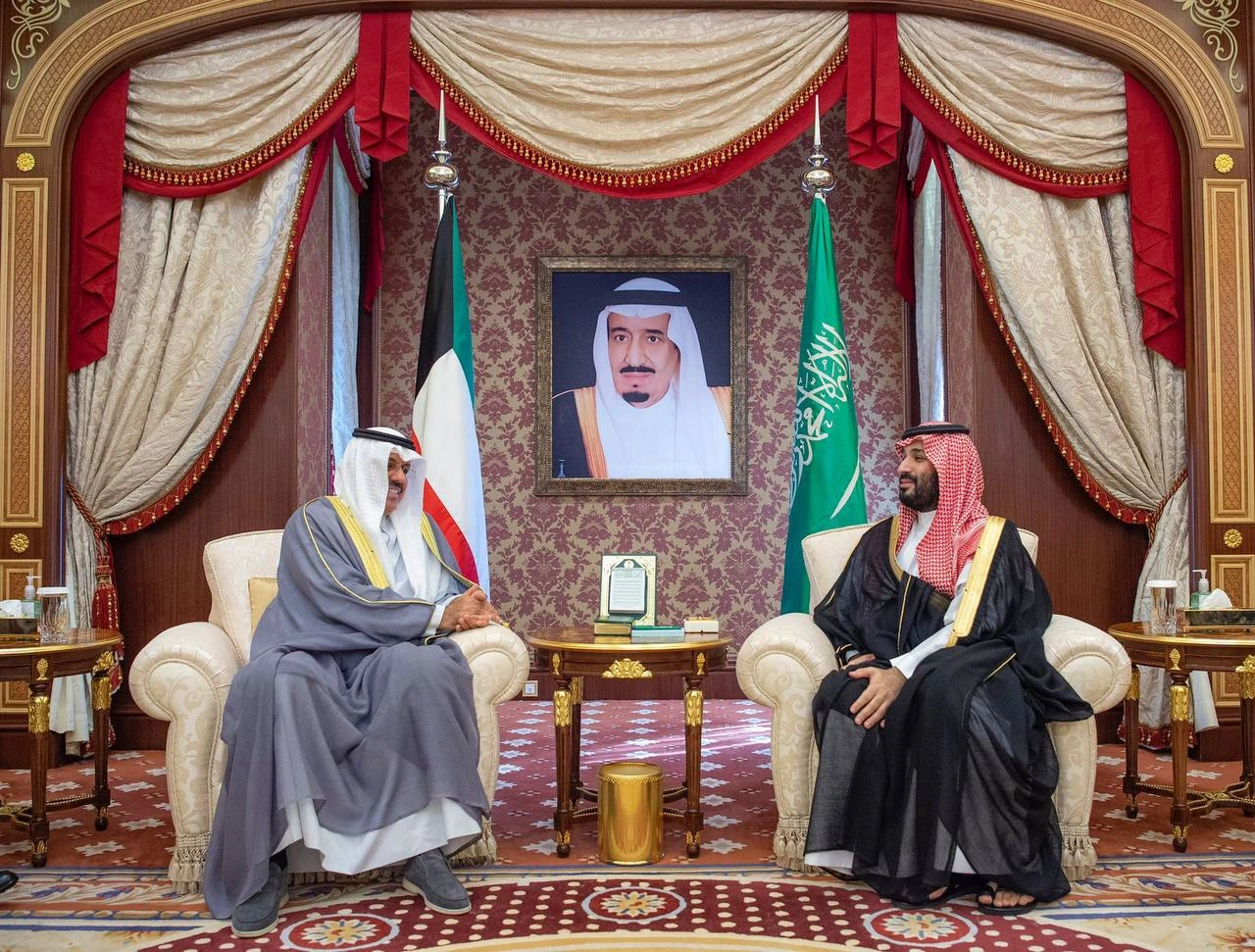 سمو سيدي ولي العهد يتسلم رسالة خطية لخادم الحرمين الشريفين من سمو أمير دولة الكويت - صورة 1