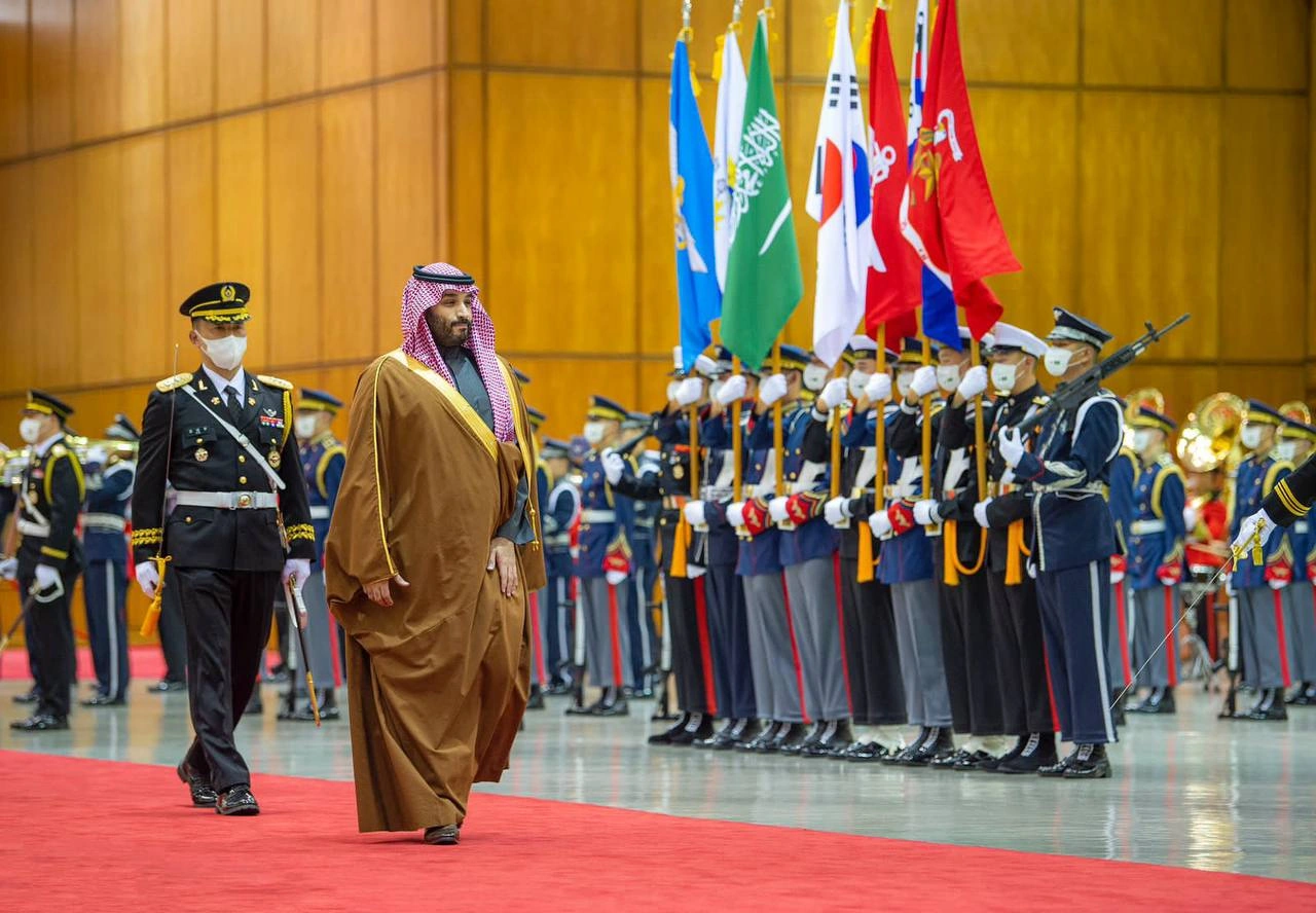 سمو سيدي ولي العهد يصل سيئول ودولة رئيس وزراء كوريا في مقدمة مستقبليه - صورة 1