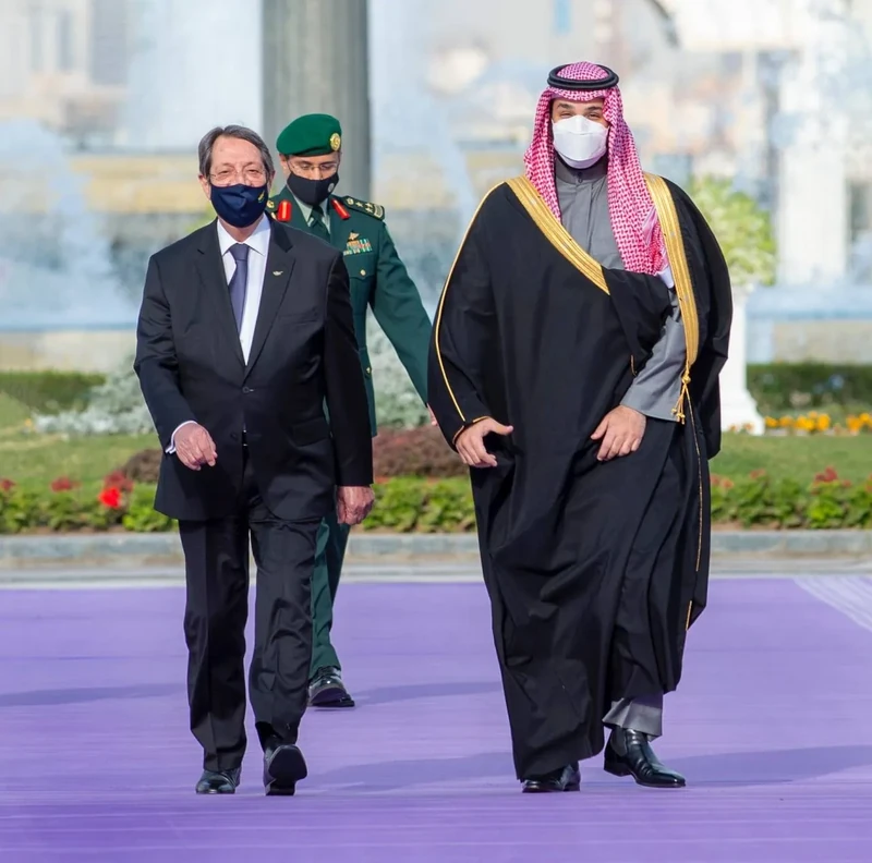 سمو سيدي ولي العهد يستقبل فخامة رئيس قبرص وقد أجريت لفخامته مراسم استقبال رسمية - صورة 14