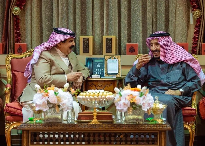 سيدي خادم الحرمين الشريفين يستقبل جلالة ملك مملكة البحرين ويقيم مأدبة غداء تكريماً لجلالته - صورة 11