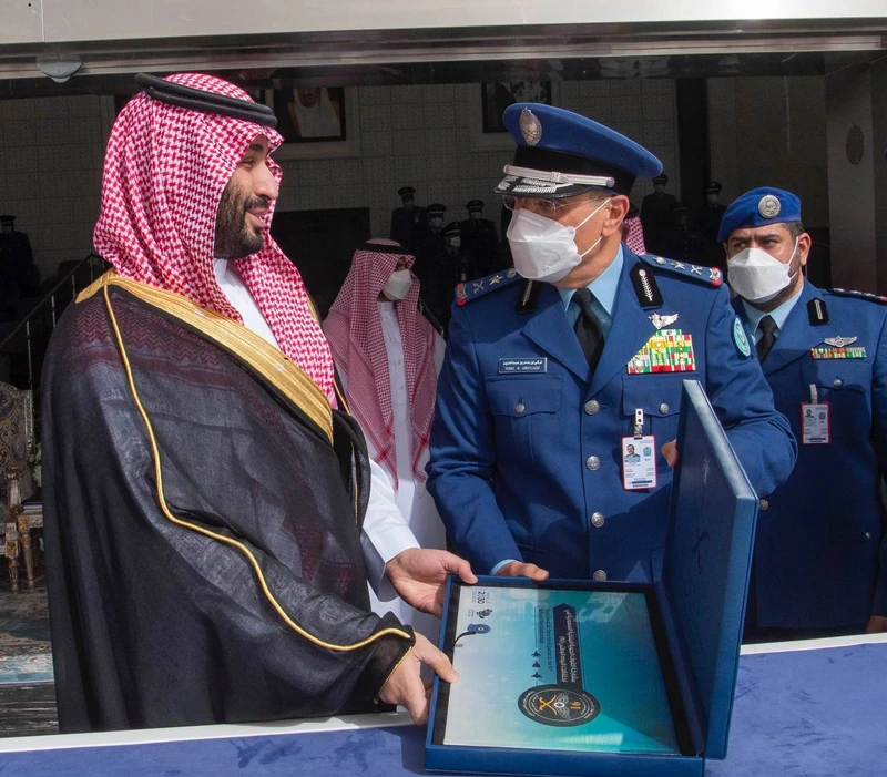 سمو سيدي ولي العهد يرعى حفل تخريج الدفعة 101 من طلبة كلية الملك فيصل الجوية - صورة 10