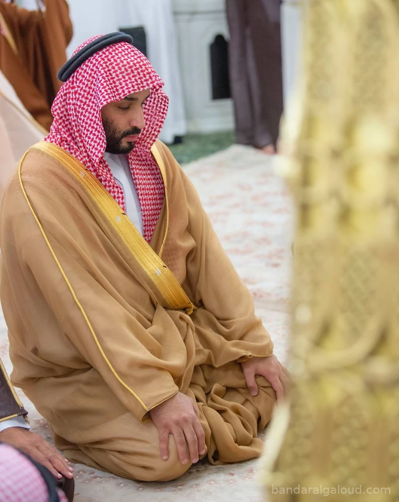 سمو سيدي ولي العهد يزور المسجد النبوي ويتشرف بالسلام على رسول الله ﷺ - صورة 2