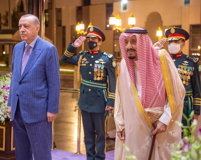سيدي خادم الحرمين الشريفين يستقبل فخامة رئيس جمهورية تركيا ويقيم مأدبة عشاء رسمية تكريما له - Photo 2