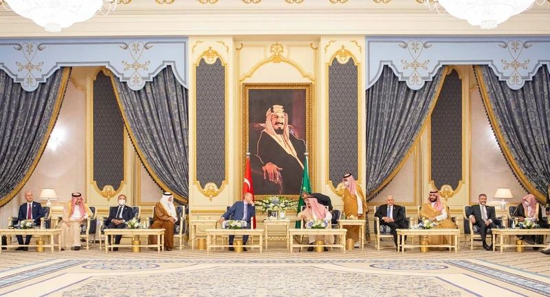 سيدي خادم الحرمين الشريفين يستقبل فخامة رئيس جمهورية تركيا ويقيم مأدبة عشاء رسمية تكريما له - Photo 5