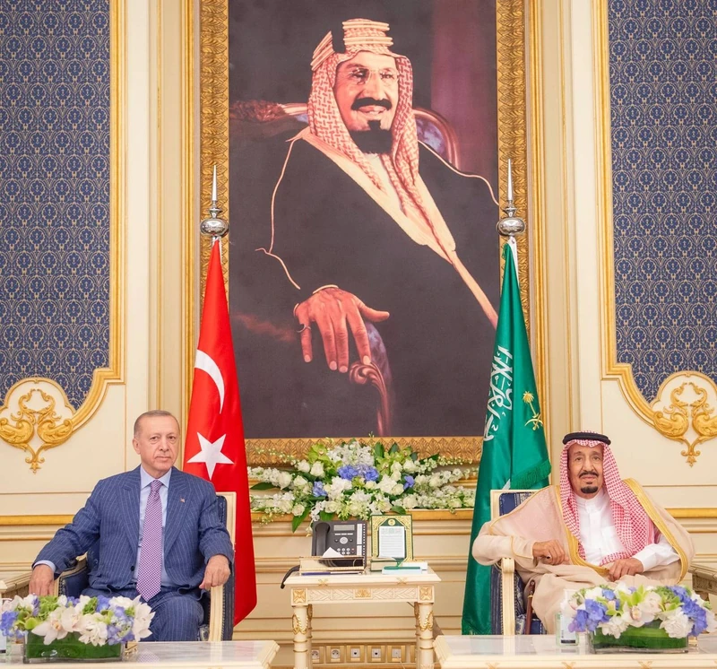 سيدي خادم الحرمين الشريفين يستقبل فخامة رئيس جمهورية تركيا ويقيم مأدبة عشاء رسمية تكريما له - Photo 6