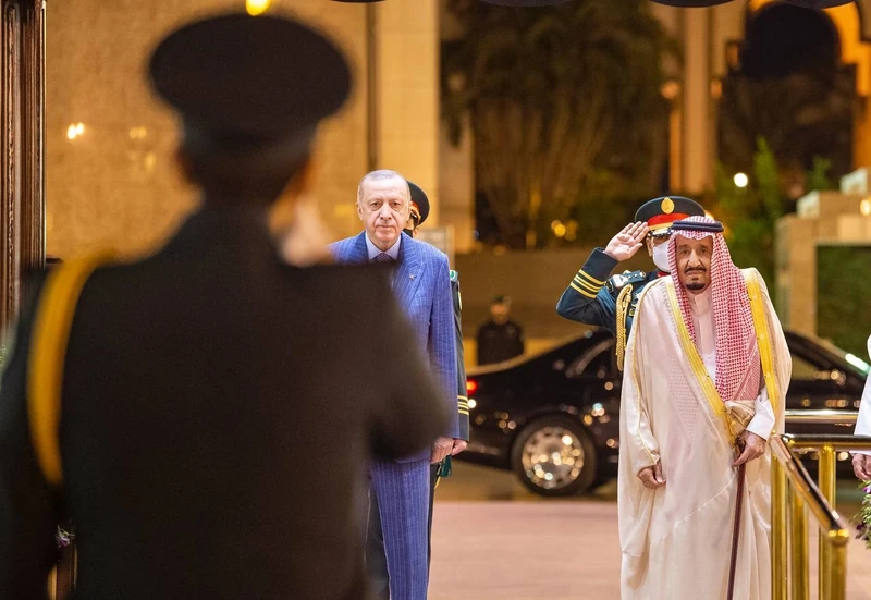 سيدي خادم الحرمين الشريفين يستقبل فخامة رئيس جمهورية تركيا ويقيم مأدبة عشاء رسمية تكريما له - Photo 9