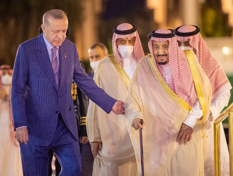 سيدي خادم الحرمين الشريفين يستقبل فخامة رئيس جمهورية تركيا ويقيم مأدبة عشاء رسمية تكريما له - Photo 10