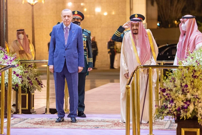 سيدي خادم الحرمين الشريفين يستقبل فخامة رئيس جمهورية تركيا ويقيم مأدبة عشاء رسمية تكريما له - Photo 11