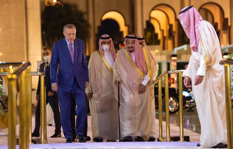 سيدي خادم الحرمين الشريفين يستقبل فخامة رئيس جمهورية تركيا ويقيم مأدبة عشاء رسمية تكريما له - Photo 12