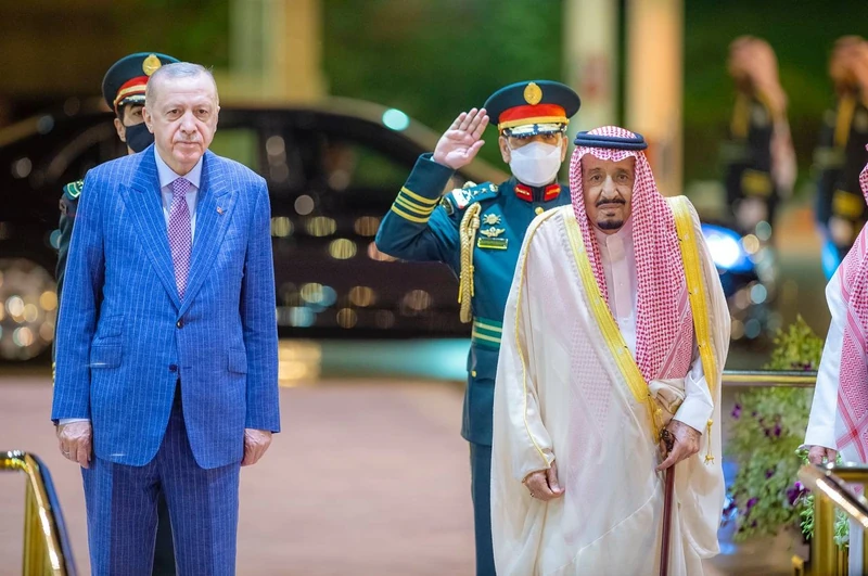 سيدي خادم الحرمين الشريفين يستقبل فخامة رئيس جمهورية تركيا ويقيم مأدبة عشاء رسمية تكريما له - Photo 18