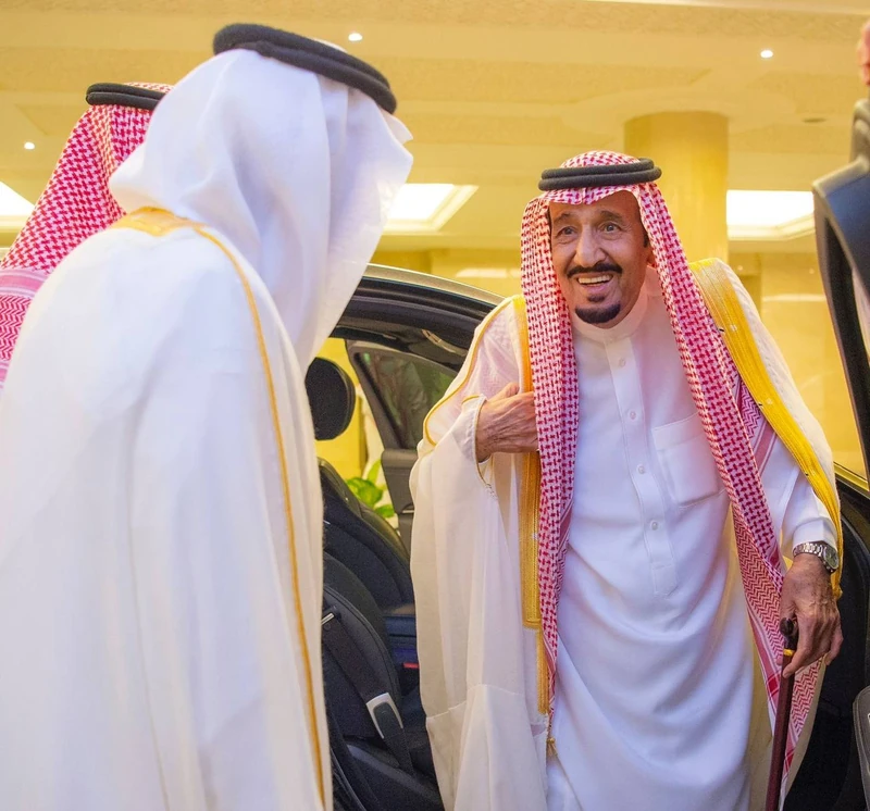 سيدي خادم الحرمين الشريفين يصل إلى مكة المكرمة قادمًا من جدة - Photo 2