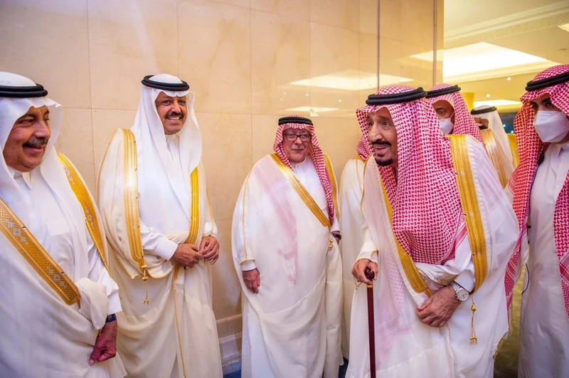 سيدي خادم الحرمين الشريفين يصل إلى مكة المكرمة قادمًا من جدة - Photo 4