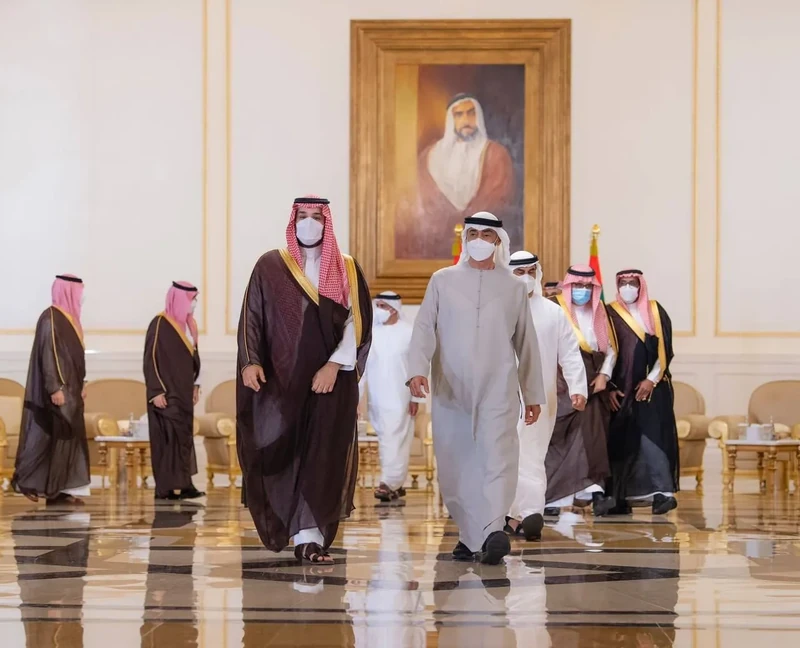 سمو سيدي ولي العهد يقدم واجب العزاء في وفاة الشيخ خليفة بن زايد رحمه الله - صورة 21