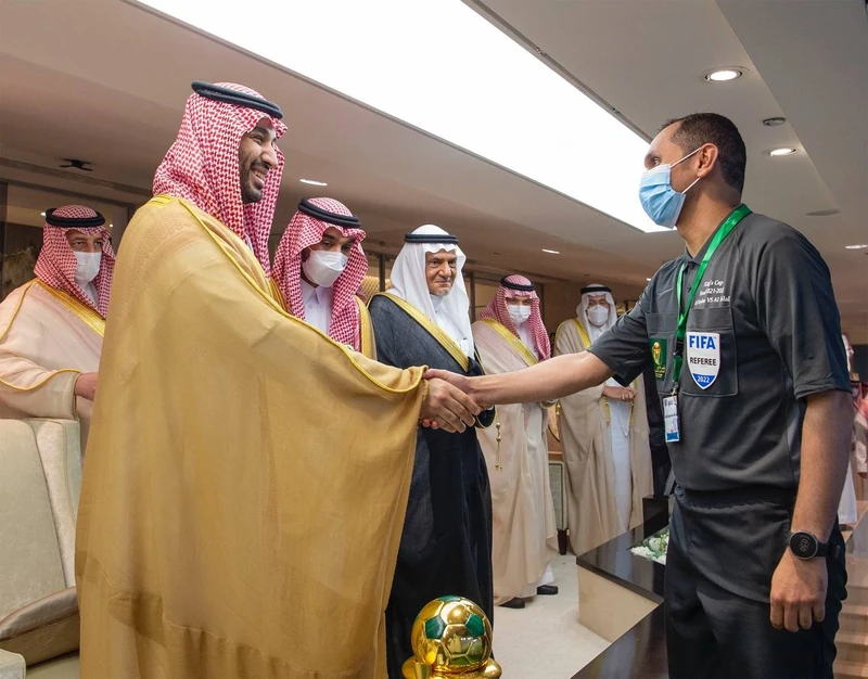 نيابة عن سيدي خادم الحرمين الشريفين.. سمو سيدي ولي العهد يتوج فريق الفيحاء بكأس خادم الحرمين الشريفين. - صورة 9