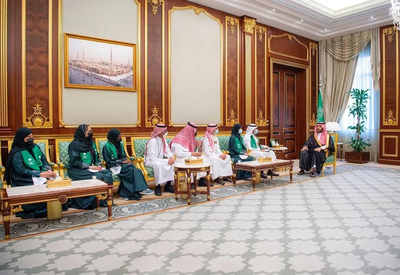سمو سيدي ولي العهد يستقبل وفد موهبة والطلبة الفائزين في معرض آيسف 2022 - Photo 3