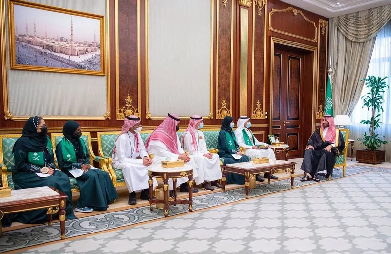سمو سيدي ولي العهد يستقبل وفد موهبة والطلبة الفائزين في معرض آيسف 2022 - Photo 4