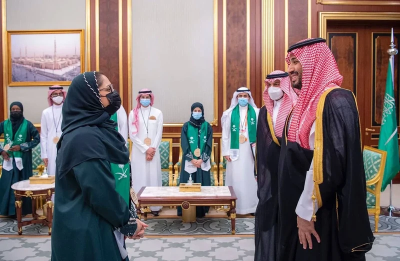 سمو سيدي ولي العهد يستقبل وفد موهبة والطلبة الفائزين في معرض آيسف 2022 - Photo 6