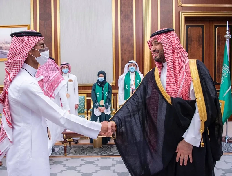 سمو سيدي ولي العهد يستقبل وفد موهبة والطلبة الفائزين في معرض آيسف 2022 - Photo 7
