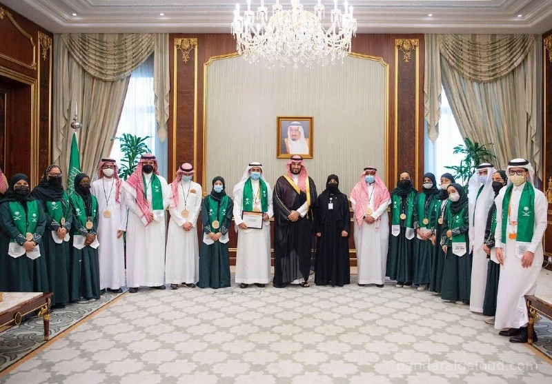سمو سيدي ولي العهد يستقبل وفد موهبة والطلبة الفائزين في معرض آيسف 2022 - Photo 9