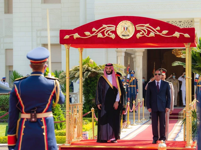 فخامة الرئيس المصري يقيم مراسم استقبال رسمية لسمو سيدي ولي العهد في قصر الاتحادية بالقاهرة. - Photo 12