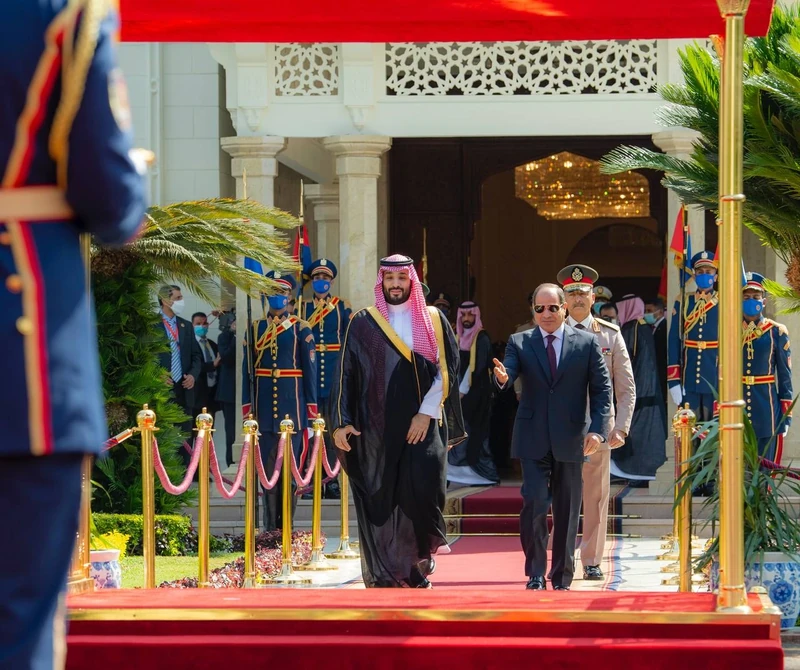 فخامة الرئيس المصري يقيم مراسم استقبال رسمية لسمو سيدي ولي العهد في قصر الاتحادية بالقاهرة. - Photo 13