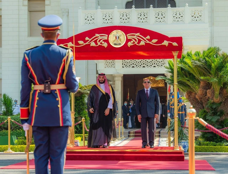 فخامة الرئيس المصري يقيم مراسم استقبال رسمية لسمو سيدي ولي العهد في قصر الاتحادية بالقاهرة. - Photo 14