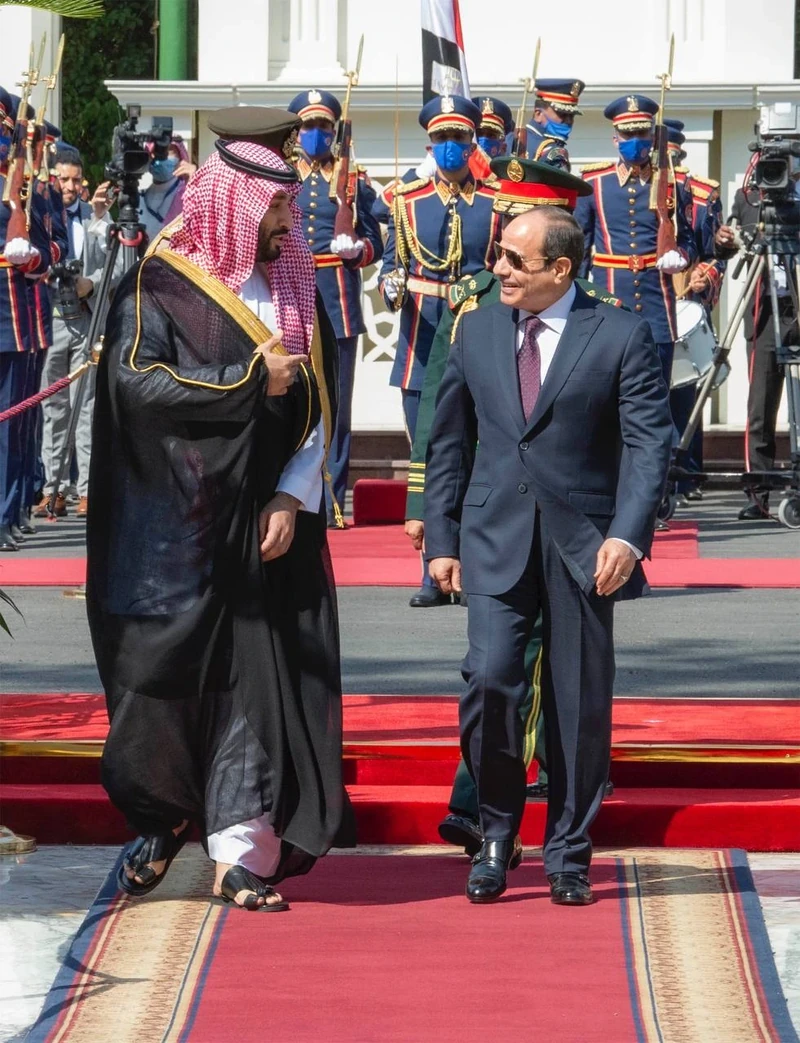 فخامة الرئيس المصري يقيم مراسم استقبال رسمية لسمو سيدي ولي العهد في قصر الاتحادية بالقاهرة. - Photo 4