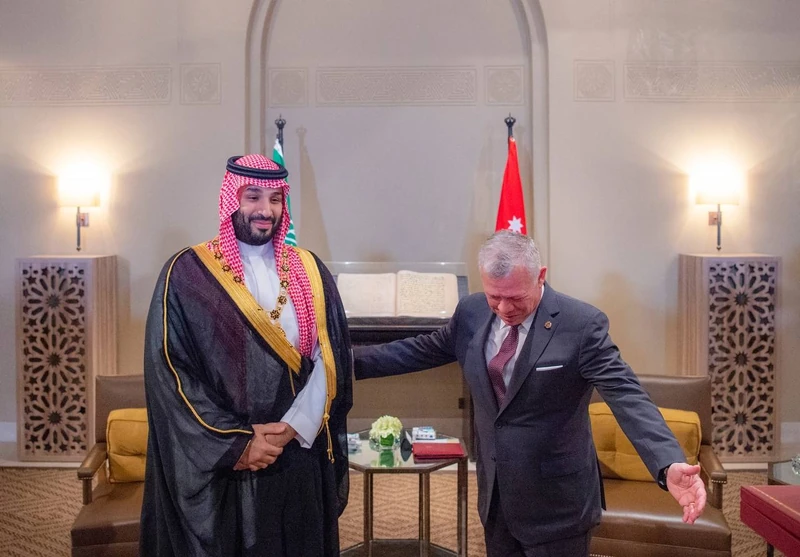جلالة ملك الأردن يقدم لسمو سيدي ولي العهد قلادة الحسين بن علي - Photo 3