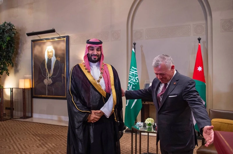 جلالة ملك الأردن يقدم لسمو سيدي ولي العهد قلادة الحسين بن علي - Photo 4