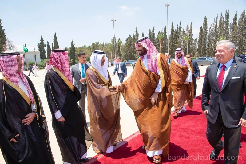 سمو سيدي ولي العهد يغادر العاصمة الأردنية عمان وفي مقدمة مودعيه جلالة ملك الأردن - صورة 5