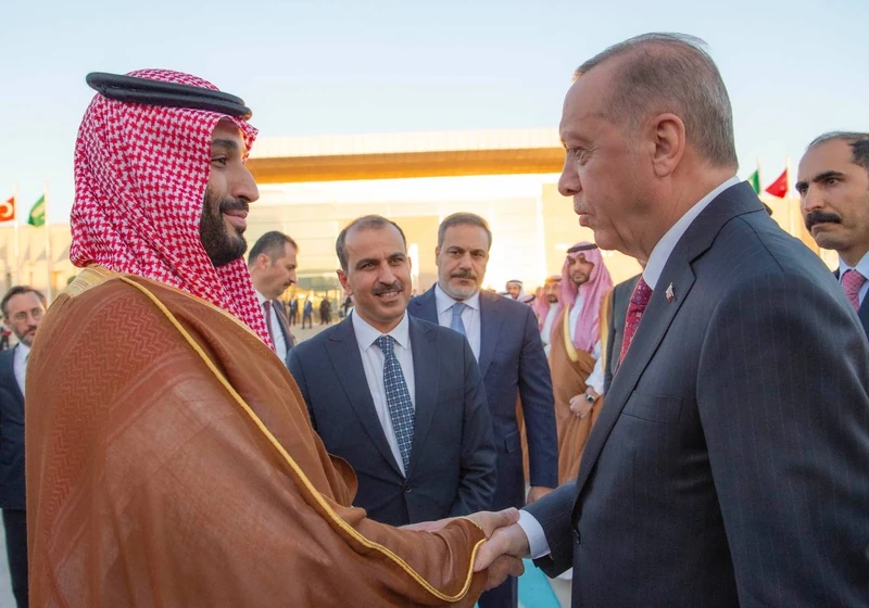 سمو سيدي ولي العهد يغادر العاصمة التركية أنقرة وفي مقدمة مودعيه فخامة رئيس جمهورية تركيا - Photo 3