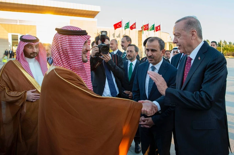 سمو سيدي ولي العهد يغادر العاصمة التركية أنقرة وفي مقدمة مودعيه فخامة رئيس جمهورية تركيا - Photo 4
