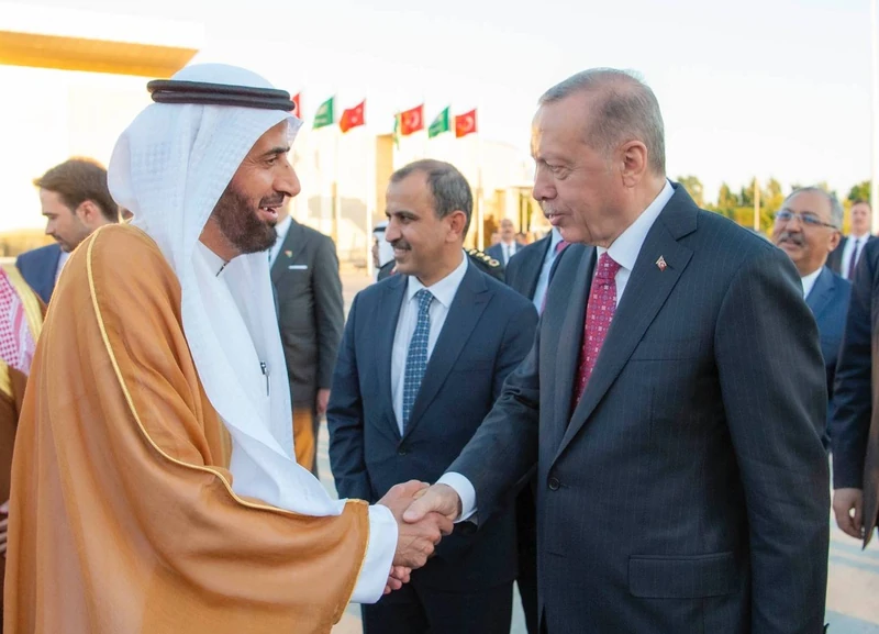 سمو سيدي ولي العهد يغادر العاصمة التركية أنقرة وفي مقدمة مودعيه فخامة رئيس جمهورية تركيا - Photo 5